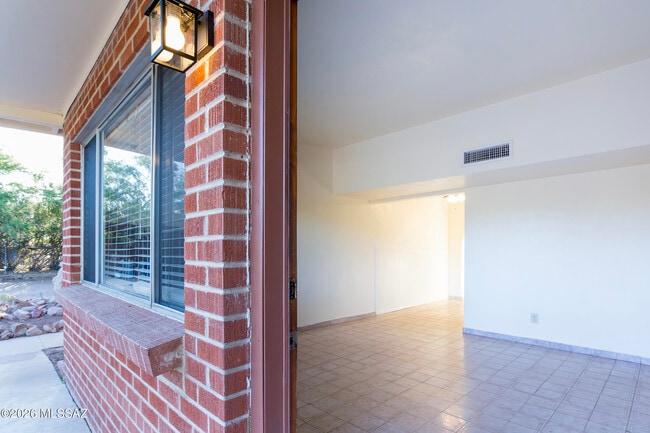 Building Photo - 535 N Cimarron St