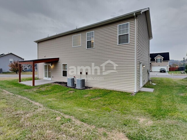 Building Photo - 1801 Point Wood Dr