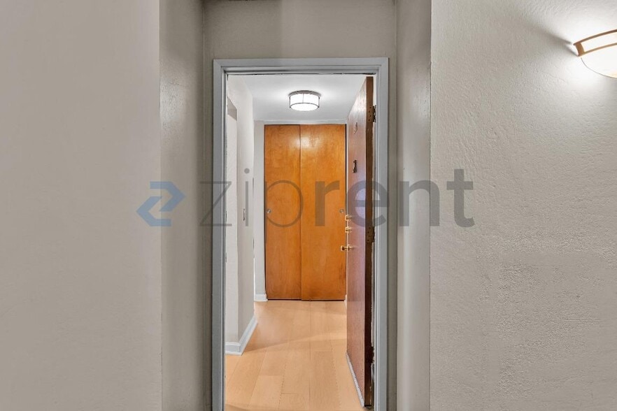 Building Photo - 955 Shorepoint Ct