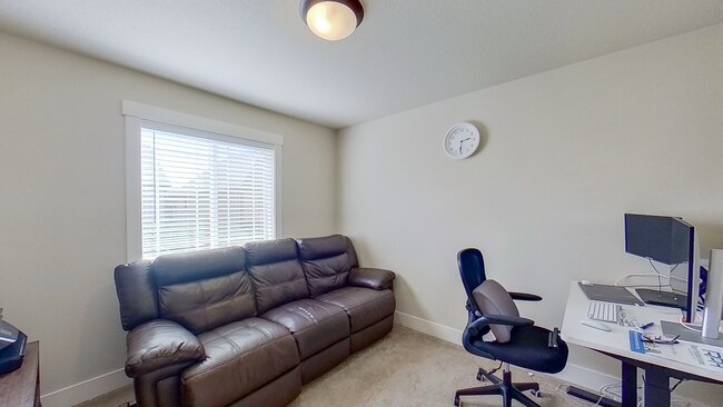 Building Photo - Beaverton Lovely 4 Bedroom 2.5 Bathroom in Bethany Crossing! Garage, A/C and Washer & Dryer Inclu...