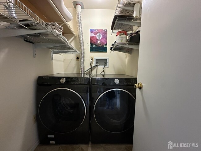 Building Photo - 39 Renaissance Ln