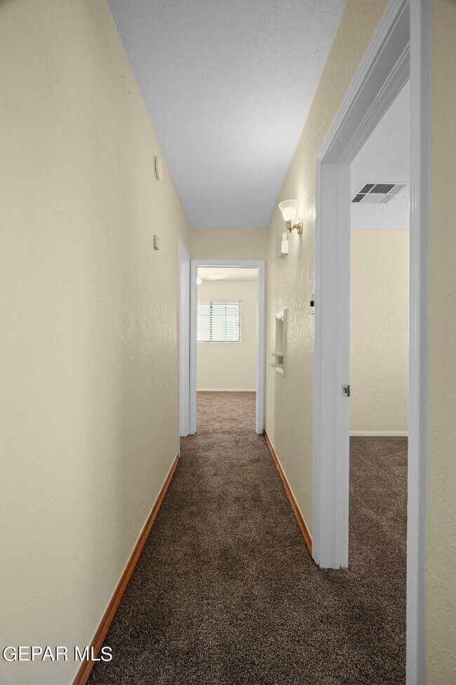 Building Photo - 4913 Sierra Madre Dr