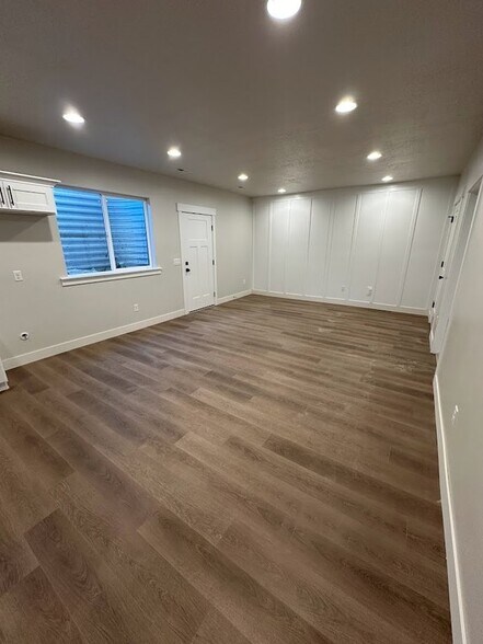 Building Photo - 113 S Keaki Wood St