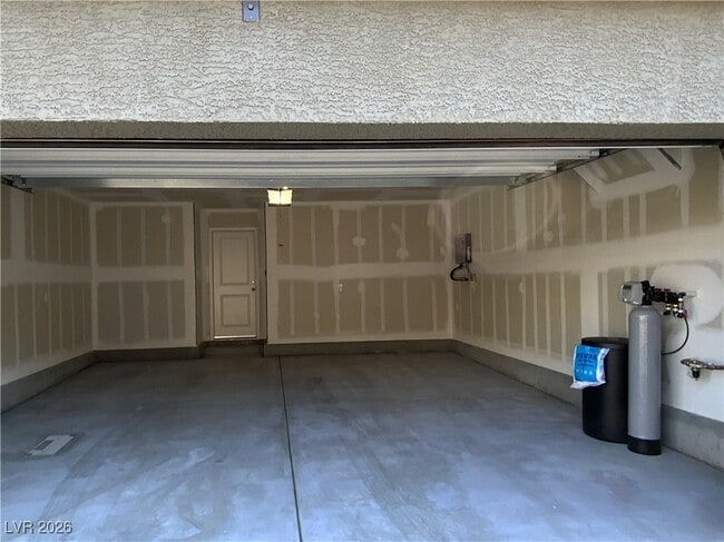 Building Photo - 4989 Fern Mesa Ave