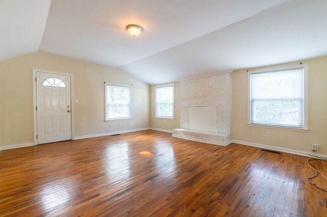 Building Photo - 4-Bedroom Rental in Prime Hapeville Location