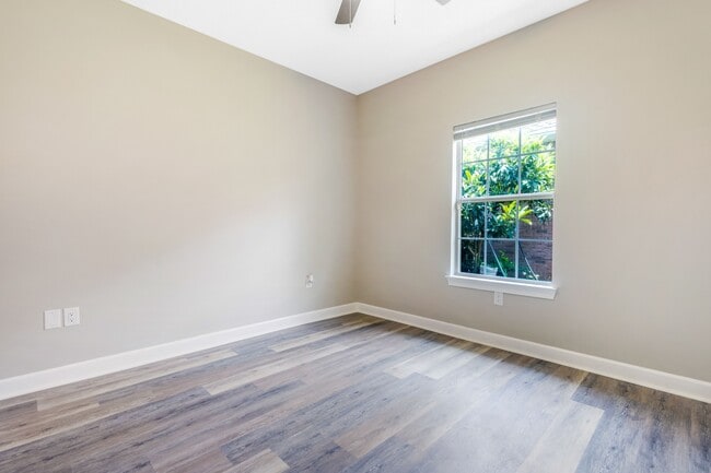 Building Photo - 5931 Hermitage Dr
