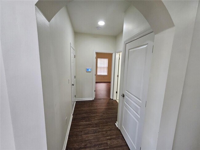 Building Photo - 1186 Scenic View Cir