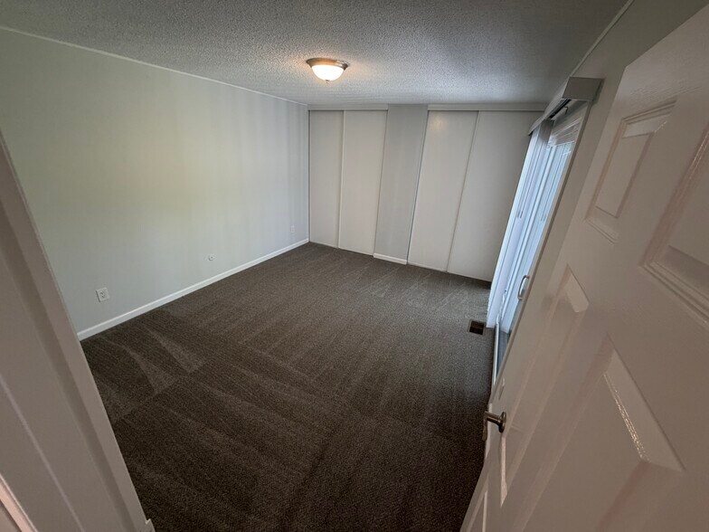 Building Photo - 232 Springmeadow Dr