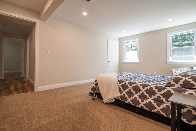 Building Photo - 11 Chatham St