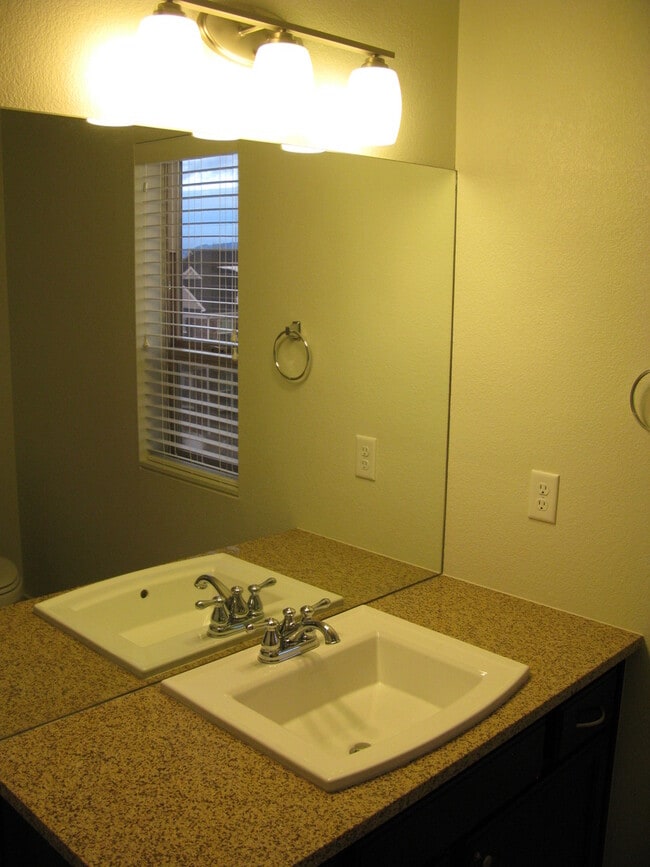 Building Photo - 2420 Uinta St