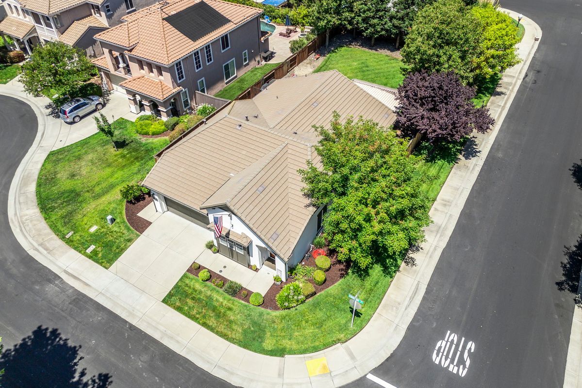 Building Photo - 100 Cropton Ct
