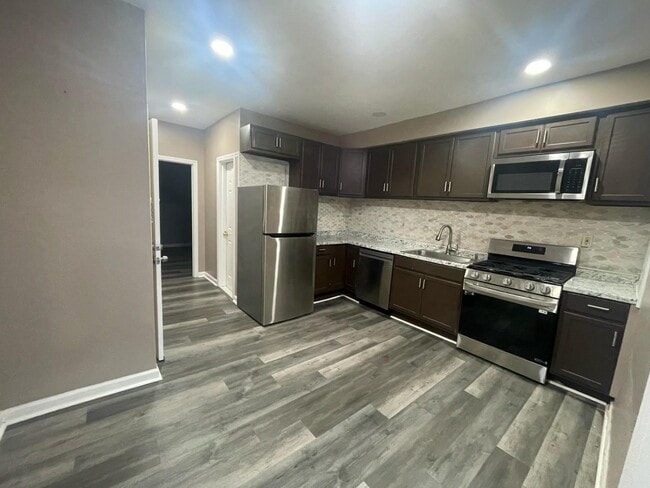 Building Photo - 637 Newark Ave