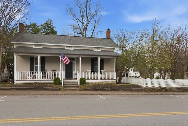 Building Photo - 117 7th Ave N