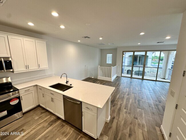 Building Photo - 4043 E Brisa Dr