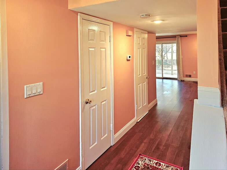 Building Photo - 37 Anderson Ct