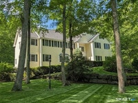 Building Photo - 12 Carriage Hill Rd