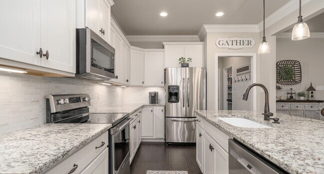 Building Photo - "Exquisite 4-Bedroom Home in Hazel Green with Granite Finishes & Cozy Fireplace!"