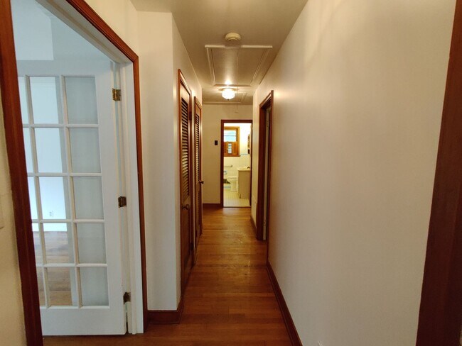 Building Photo - 3 bedroom home , detached garage, multiple living areas