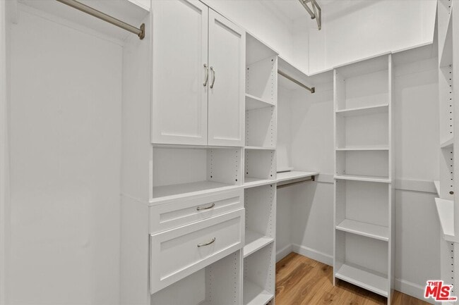 Building Photo - 584 W 10th St