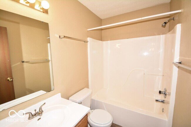 Building Photo - 10325 Liverpool Way