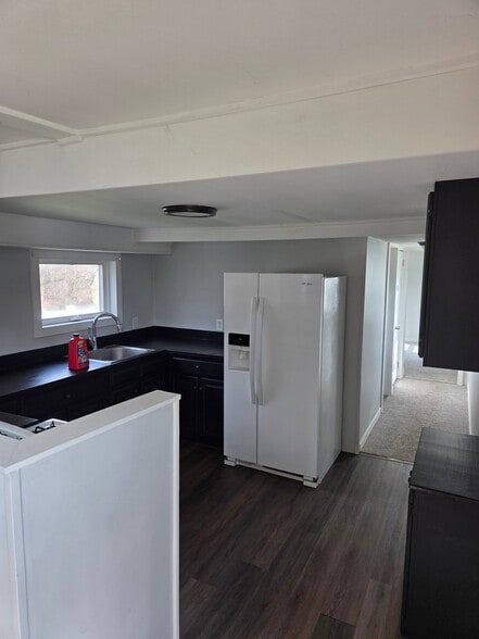 Building Photo - 8 Geer Rd