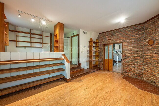 Building Photo - 425 Ansley St