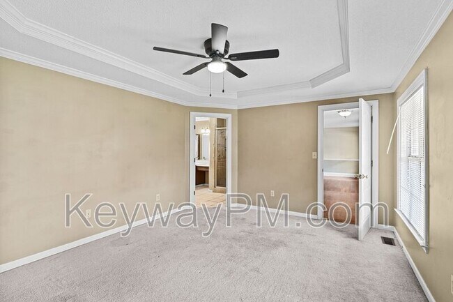 Building Photo - 15 Mulberry Ln