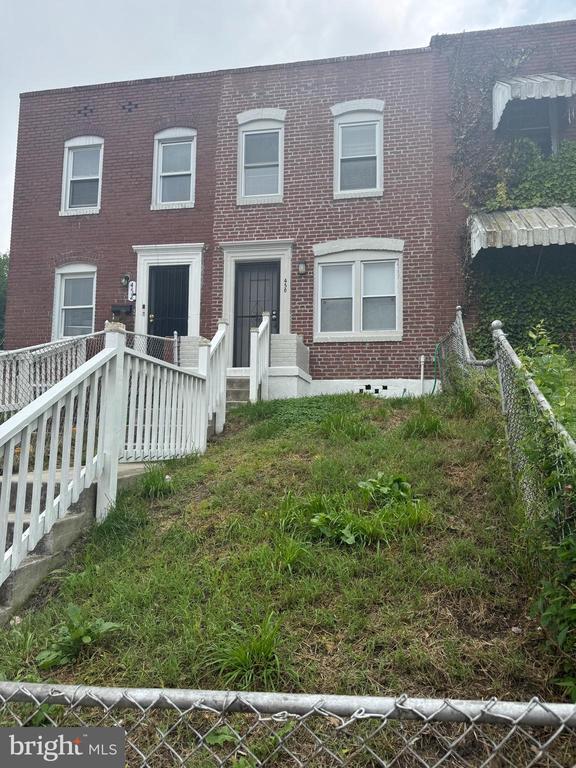 Building Photo - 450 Roundview Rd