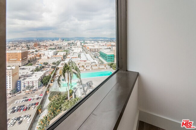 Building Photo - 1100 Wilshire Blvd