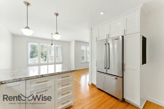 Building Photo - 61 Marview Way