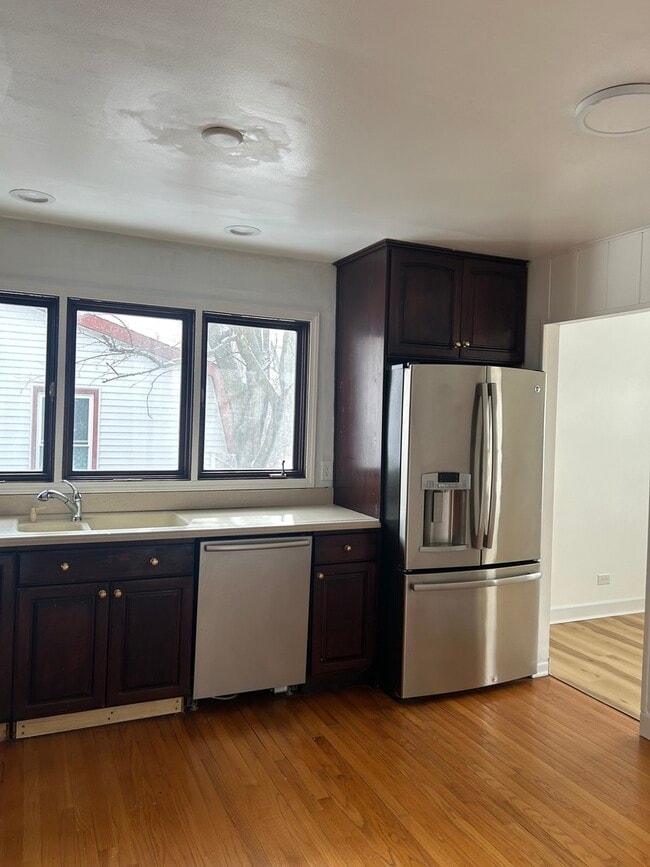 Building Photo - 101 Oakwood Dr