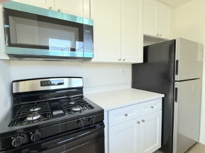 Building Photo - Free Sept Rent!  Remodeled 1BR/1BA Unit in...