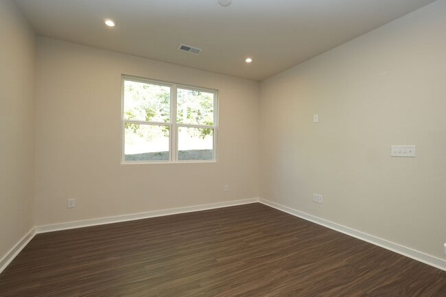 Building Photo - Coming Soon! 3 BR/3BA | New Toll Brothers Townhome | 1-Car Garage Parking | In Charlotte!