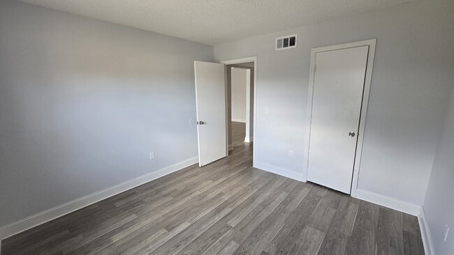 Building Photo - 492 Banyon Tree Cir