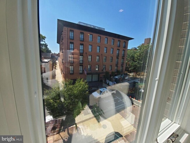 Building Photo - 1045 31st St NW