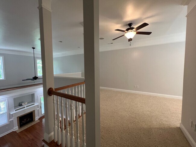 Building Photo - Gorgeous 3 Bed 2.5 Bath Home in Fayetteville