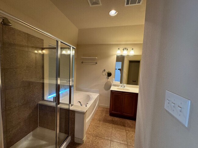 Building Photo - House for Lease in Lewisville