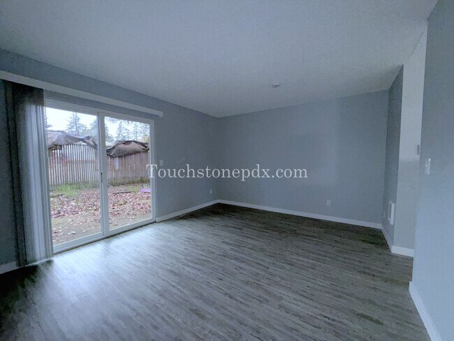 Building Photo - Modern 2-bedroom Apartment in Skylark Apartments