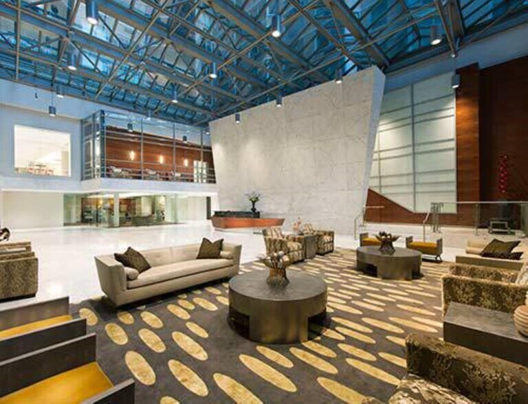 Building Photo - 120 E 40th St