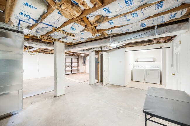 Building Photo - Beautifully updated House in Rivermont