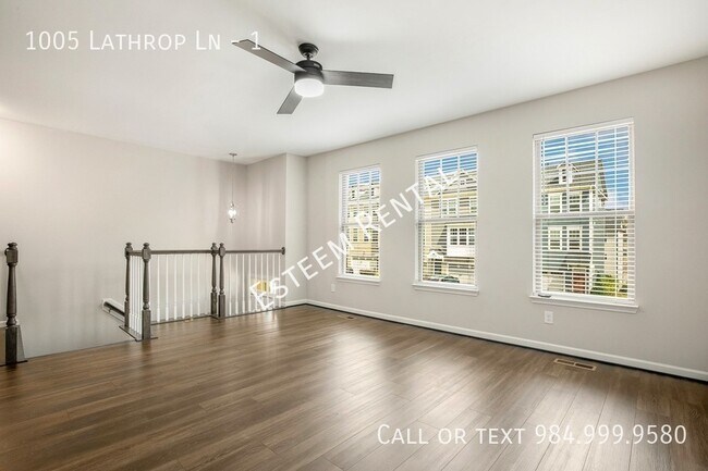 Building Photo - 1005 Lathrop Ln