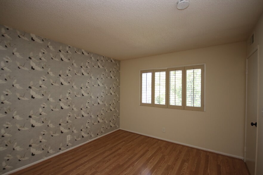Building Photo - 542 N Orange Grove Blvd