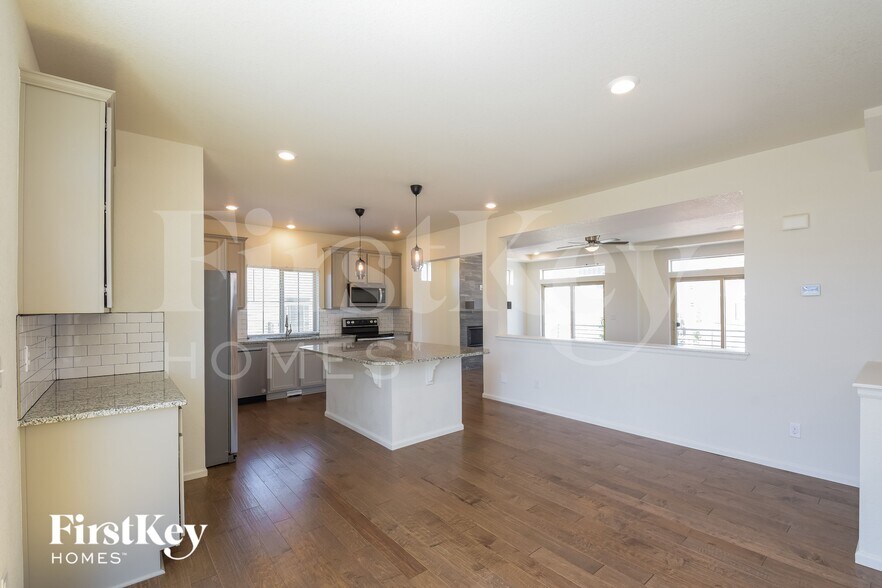 Building Photo - 10532 Truckee St