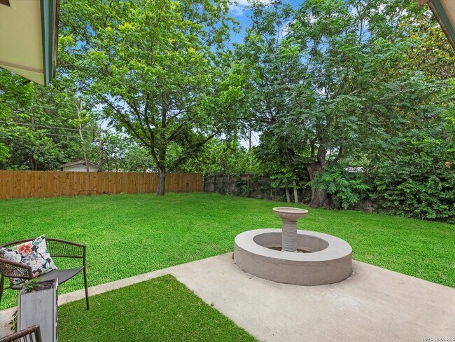 Building Photo - 5026 Lakewood Dr