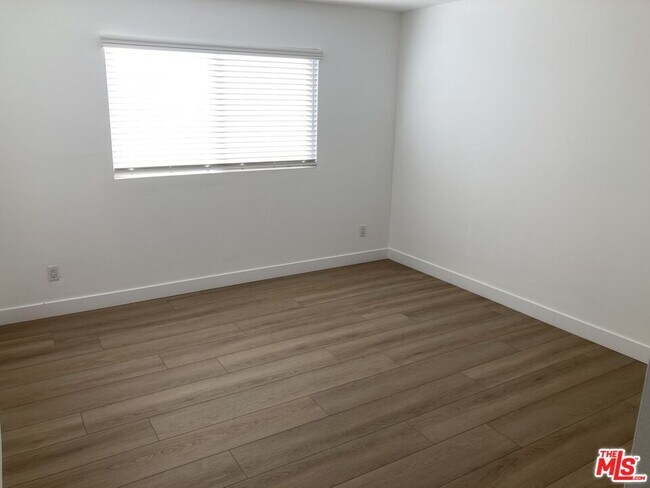 Building Photo - 1506 Palisades Dr