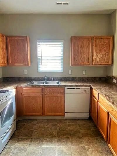 Building Photo - 4014 Summerstone Dr