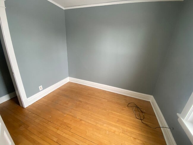 Building Photo - 2107-2107 E 5th St