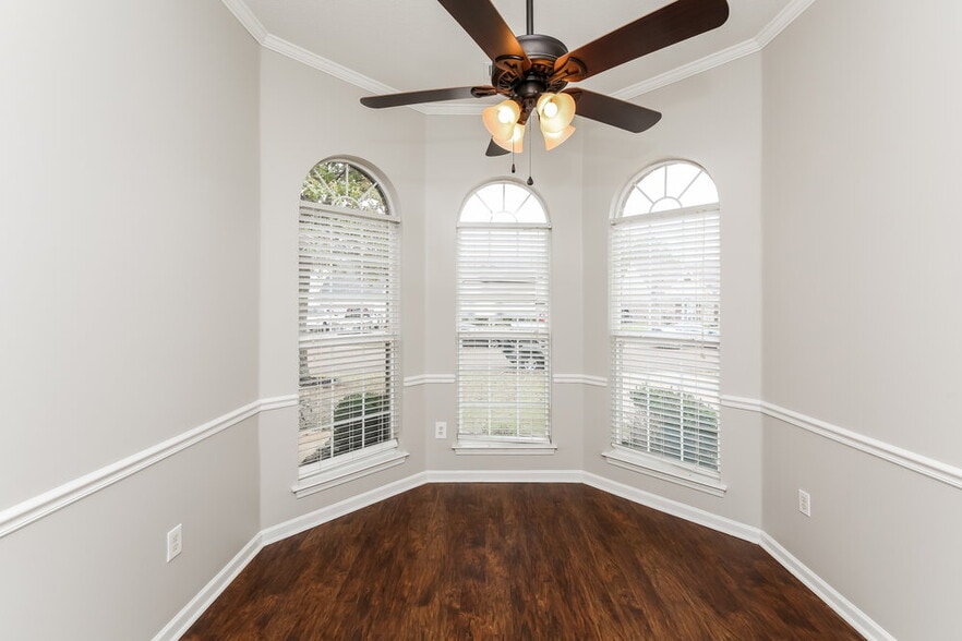 Building Photo - 5704 Deer Ridge Dr