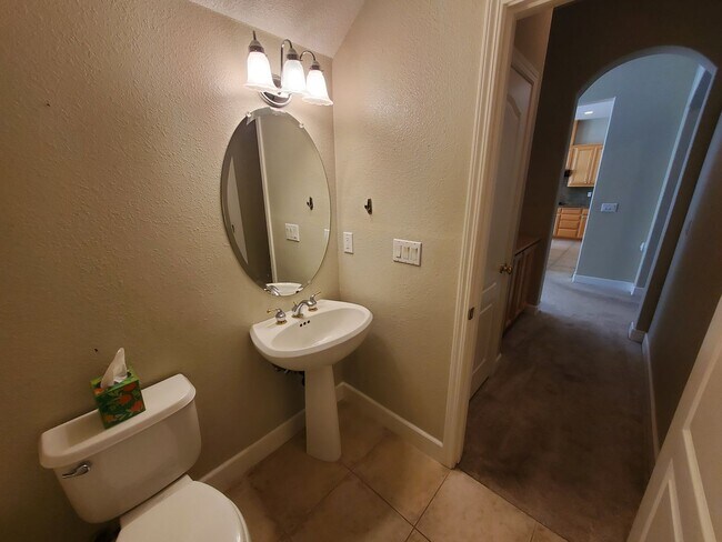 Building Photo - STUNNING SPACIOUS 5 BEDROOM HOME IN CONCOR...