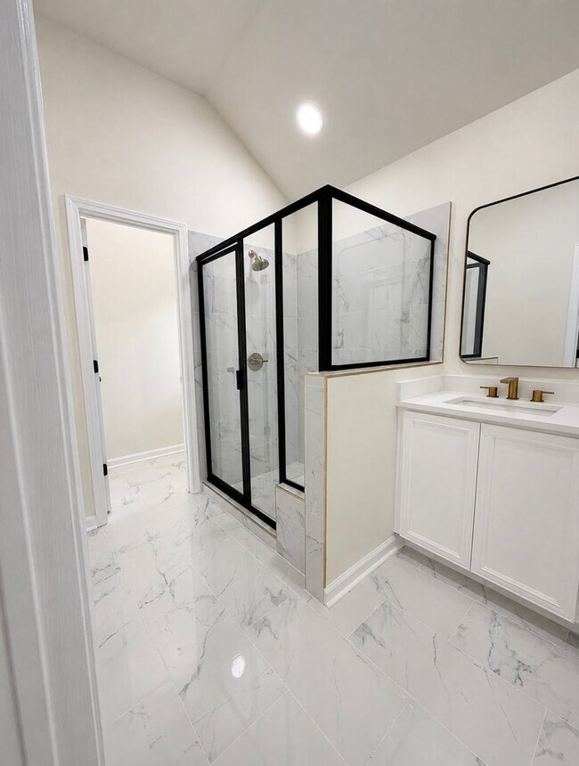 Building Photo - 705 Evanwood Dr